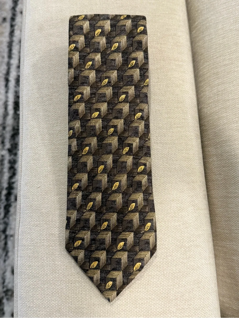 Ermenegildo Zegna Men’s Brown Silk Tie Gold Geometric Motif Vintage Luxury